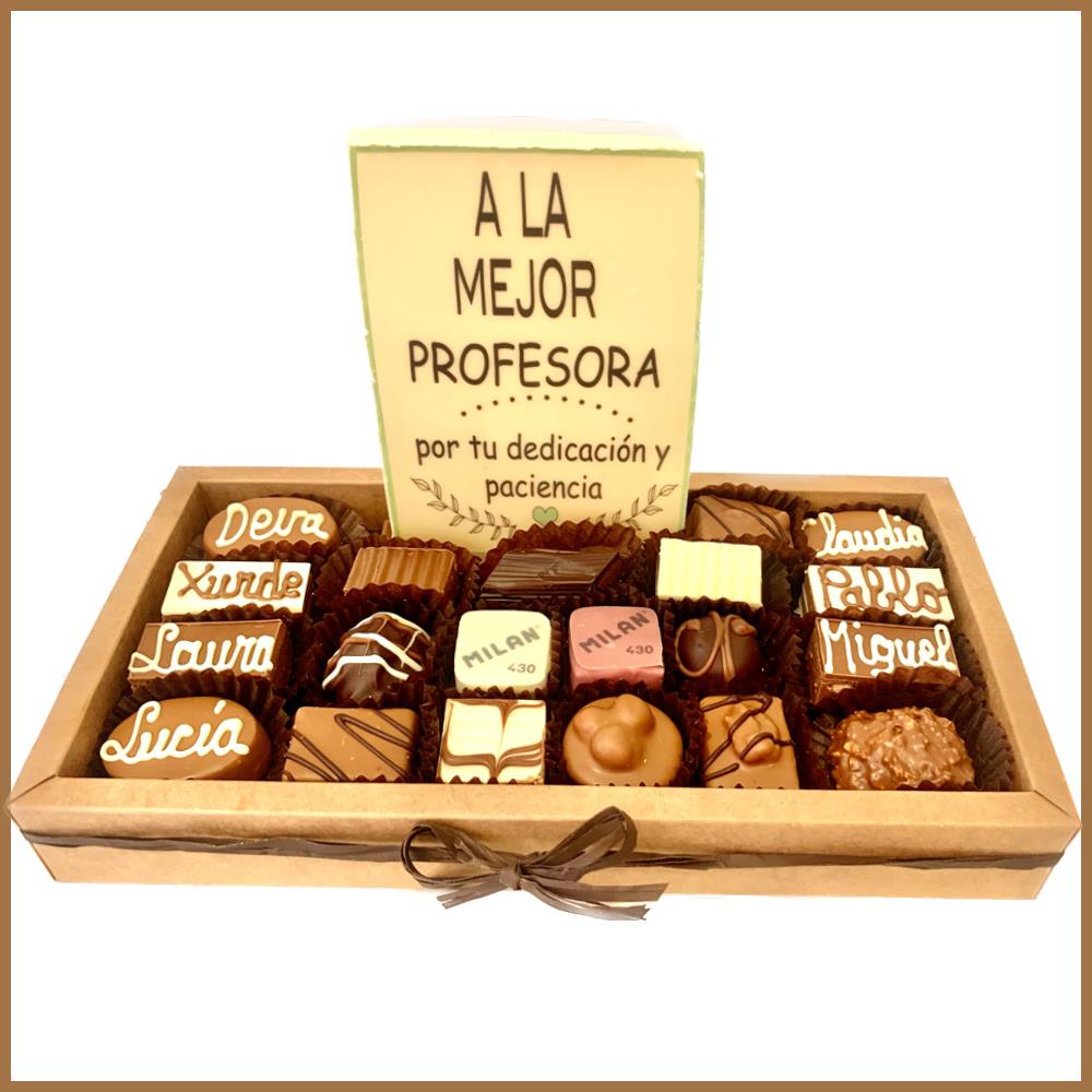 Caja personalizada con nombres y placa de chocolate 